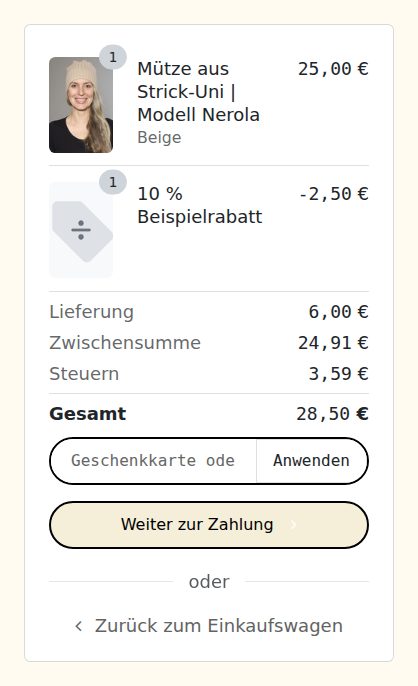 Übersicht auf der Kassenseite: Mütze 25,00 Euro, Zeile 10 % Beispielrabatt mit minus 2,50 Euro, Lieferung 6,00 Euro, Zwischensumme, Steuern und Gesamt 28,50 Euro. Darunter das Feld Geschenkkarte oder Rabatt und der Knopf Weiter zur Zahlung.