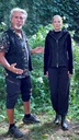 Hamid erklärt Jessica – Jacke aus Brokat